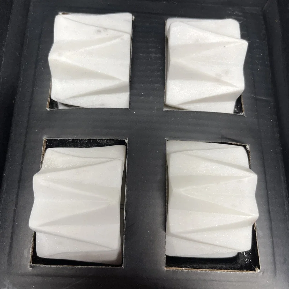 Tahari Set‎ Of 4 White Napkin Rings Stone Looking Abstract Geometric